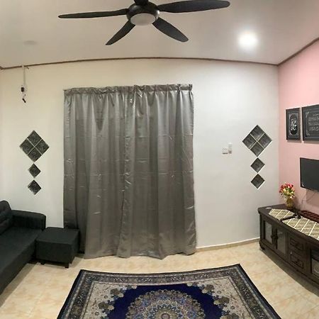 Lavender Homestay Desa Chendering 3 Bedrooms กัวลาตรังกานู ภายนอก รูปภาพ