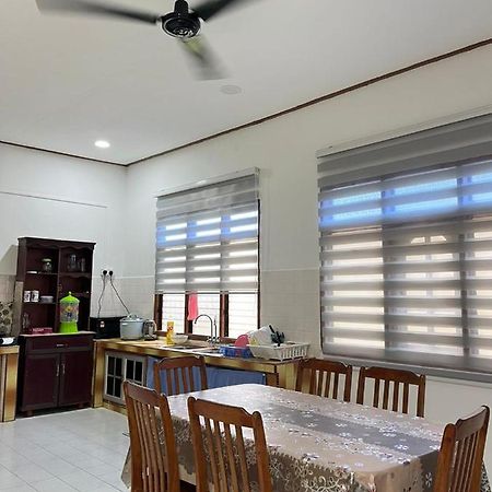 Lavender Homestay Desa Chendering 3 Bedrooms กัวลาตรังกานู ภายนอก รูปภาพ