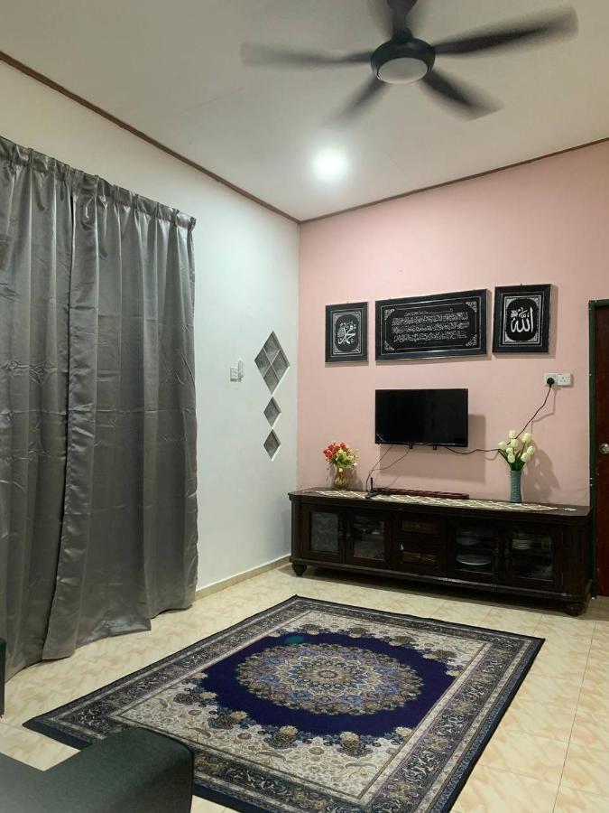 Lavender Homestay Desa Chendering 3 Bedrooms กัวลาตรังกานู ภายนอก รูปภาพ